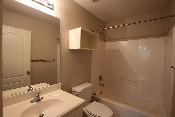 18011 Loring Ln — Photo 16