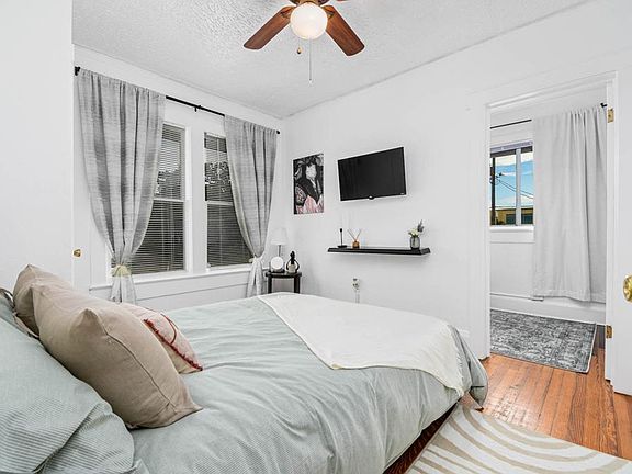 5th image of 2575 S Himes Ave #B