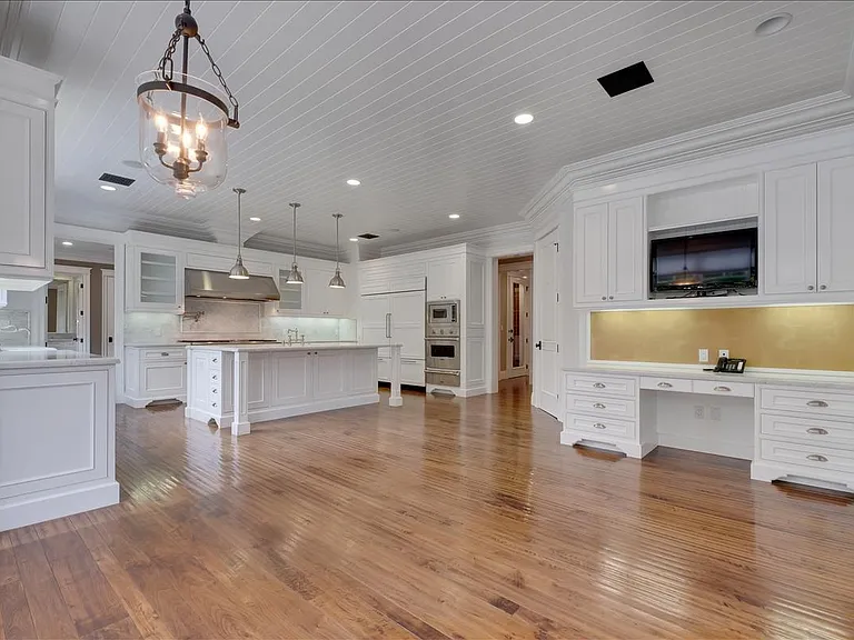 117 S Burlingame Ave — Photo 8