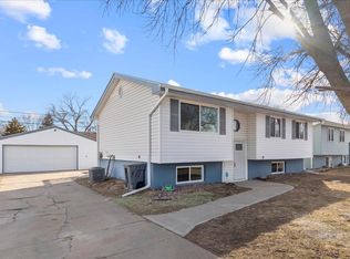 1105 Willow Dr, Carter Lake, IA 51510