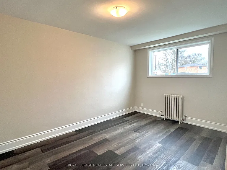 322 Lakeshore Rd W #1 — Photo 14