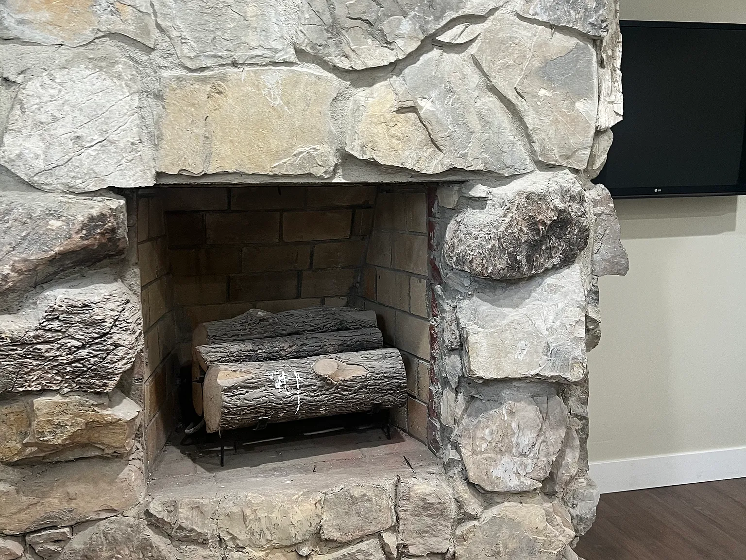 1 bed, 588 sqft, $2,400 — Photo 3