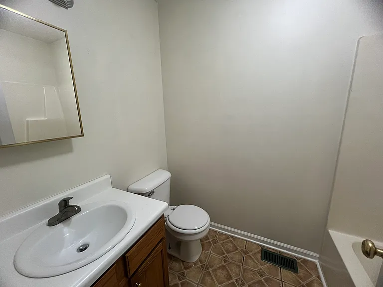 500 Chinaberry Ln — Photo 12