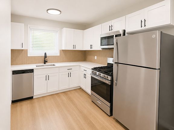 5th image of 601 Tatum St APT 9D