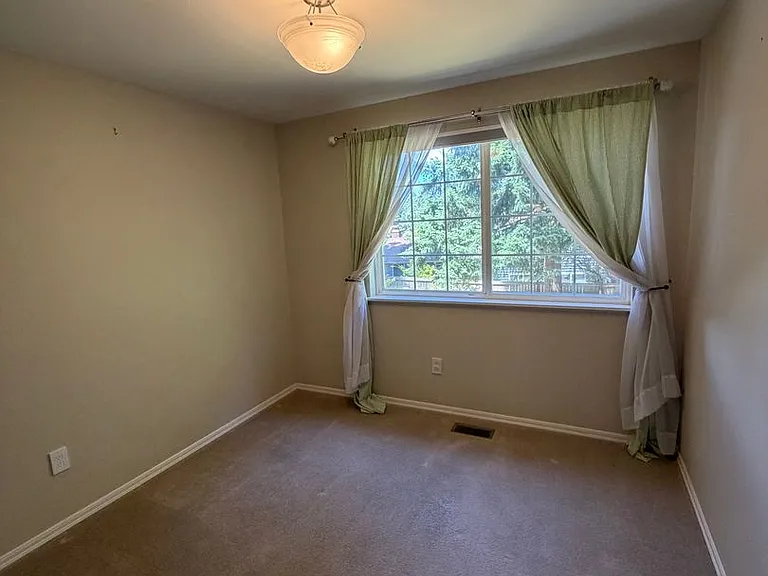 15802 SE 47th St — Photo 14