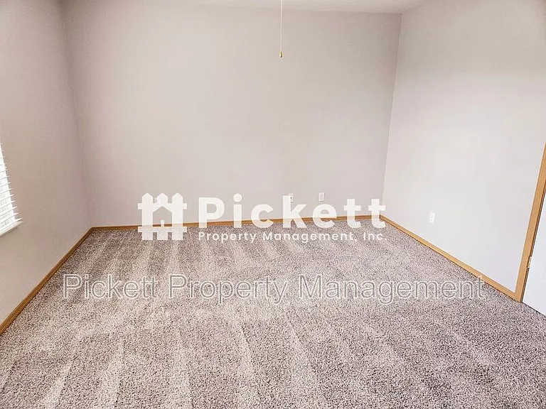2037 NE Gustaf St — Photo 19