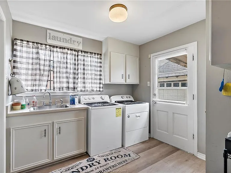 2508 Memorial Dr — Photo 16