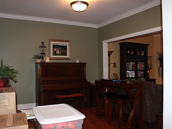 Front room/Formal living 