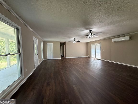2nd image of 818 Ridge Ave