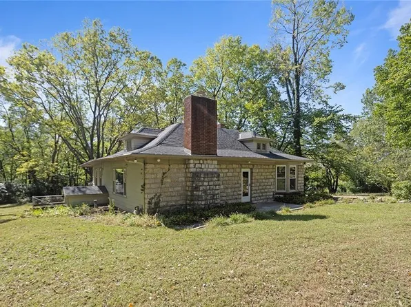 7411 NW Cadwallader Rd, Parkville, MO 64152