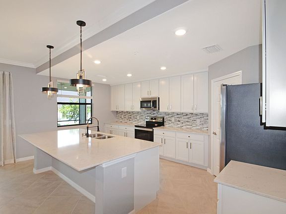 3rd image of 10808 Tarflower Dr Unit 102