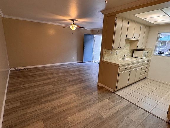 5th image of 3985 Riviera Dr Unit B