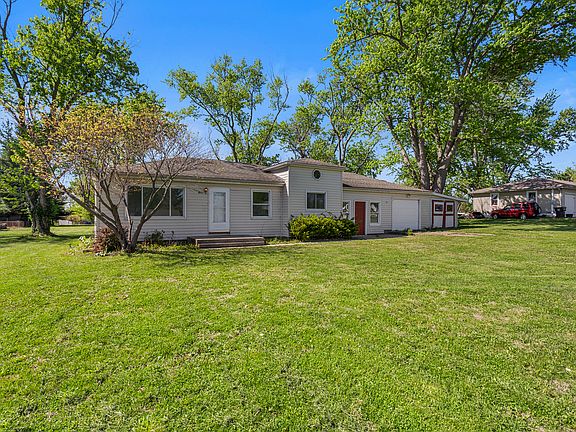 3rd image of 4931 E Glenwood Dr
