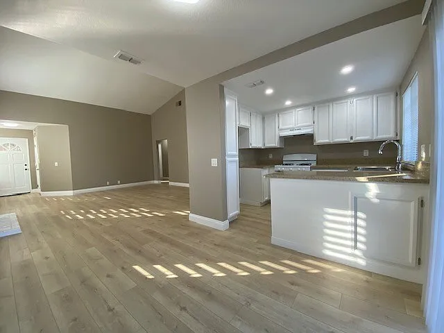 412 Lakeside Way — Photo 8