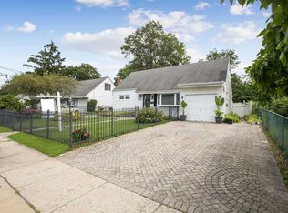 858 Northgate Dr, Uniondale, NY 11553