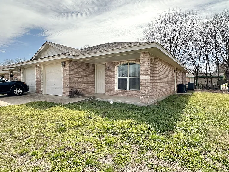 214 Dale Earnhardt Dr — Photo 1
