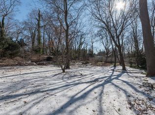 55 Phillips Ln, Darien, CT 06820