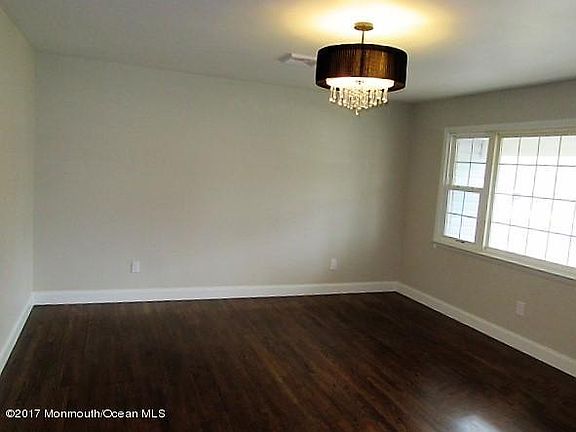 3rd image of 35 Winding River Dr