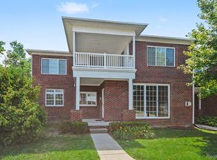 6996 Boulder Pointe Dr, Washington, MI 48094