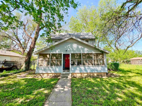 1413 Manning St, Winfield, KS 67156