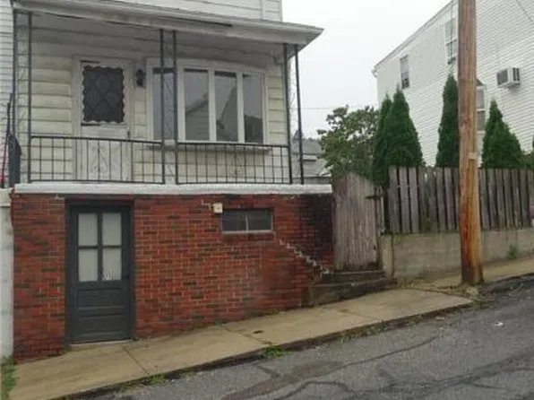 122 Arnot St, Saint Clair, PA 17970