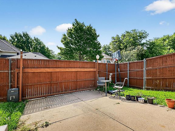 4th image of 140 Branchwood Trl