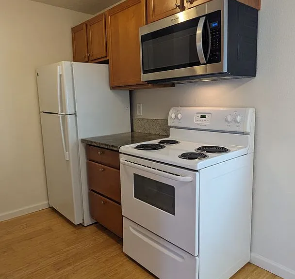 4102-4128 SE Cesar E Chavez Blvd — Photo 34
