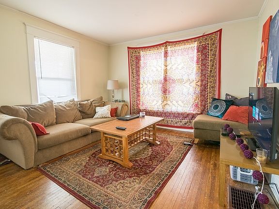 5th image of 220 W 9th St #220