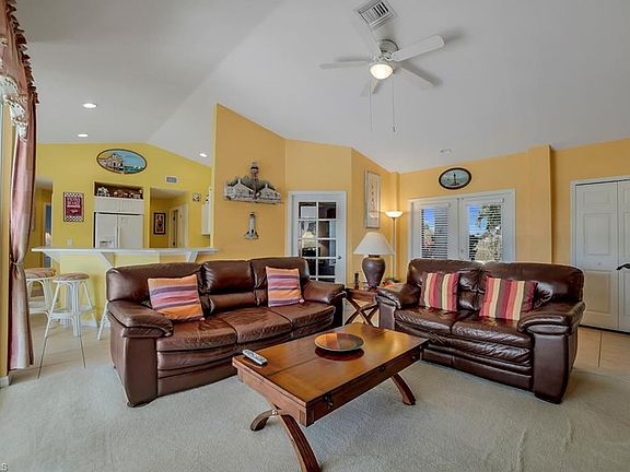 4th image of 2524 SW 25th Pl