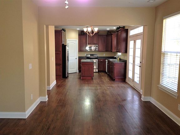 3rd image of 117 Thatcher Pl