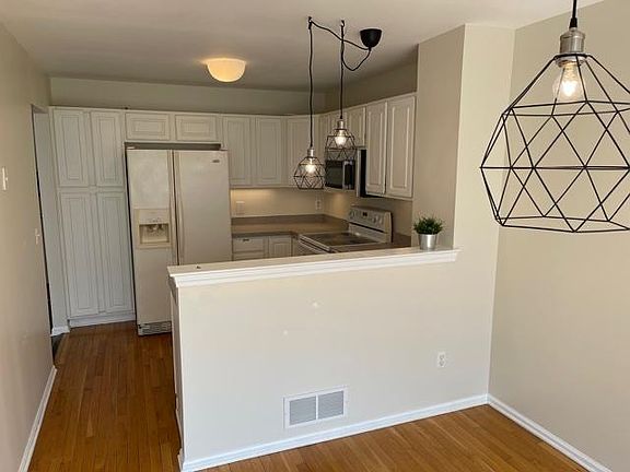 3rd image of 8869 Ironwood Dr