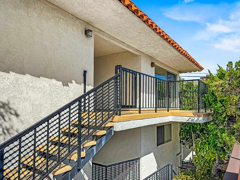 1533 Buena Vis #A — Photo 8