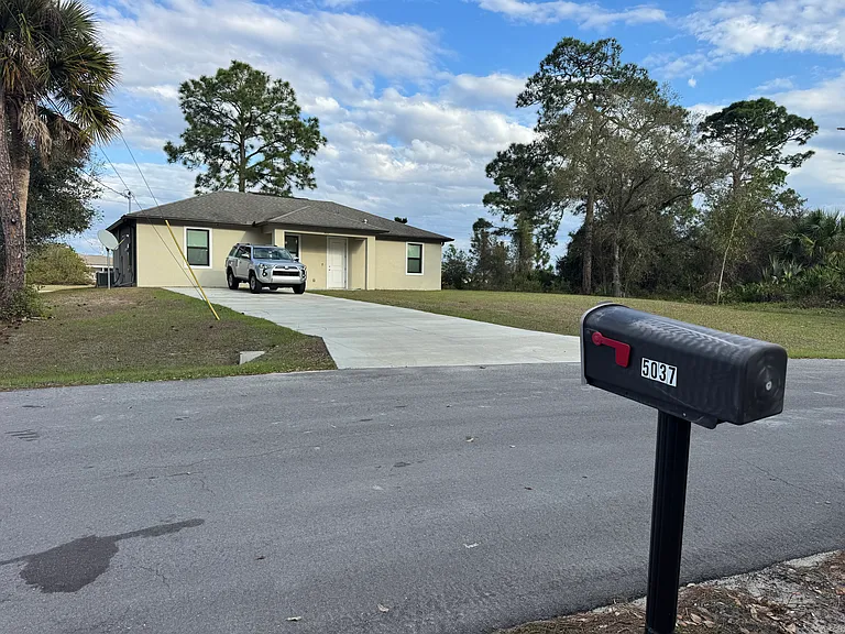 5037 N Dogwood Cir — Photo 3