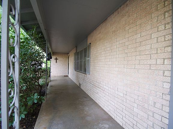 3rd image of 404 W Burbank St