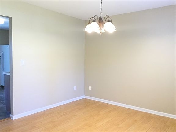 5th image of 108 Endicott Ct