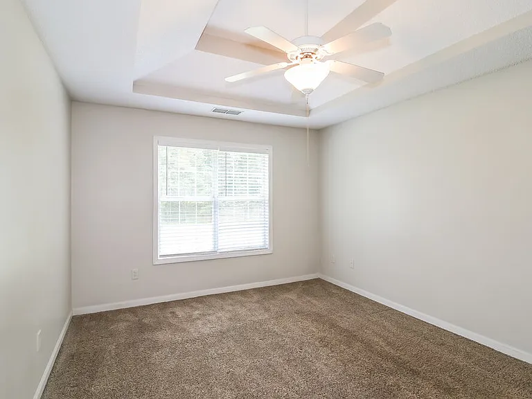 1303 Vine Cir — Photo 12