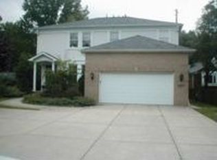 899 Richmond Rd, Lyndhurst, OH 44124