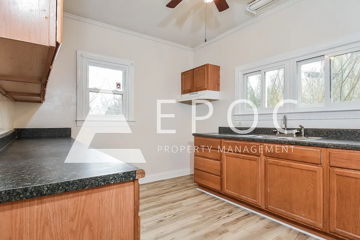 602 Loftus St — Photo 4