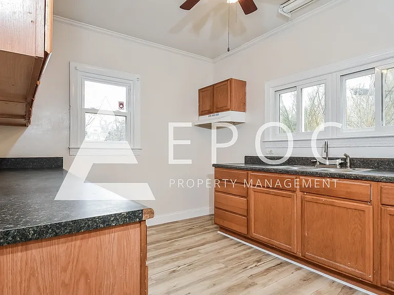 602 Loftus St — Photo 4