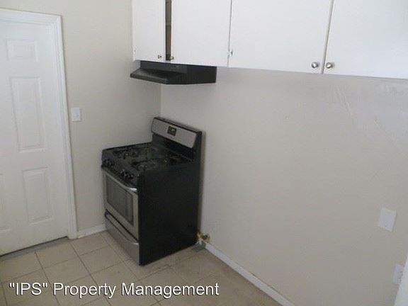 3rd image of 4050 N Safford Ave