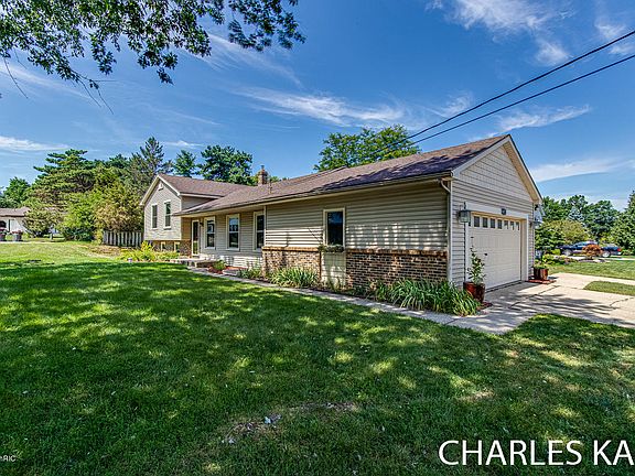 2nd image of 4617 Bluegrass Dr SE