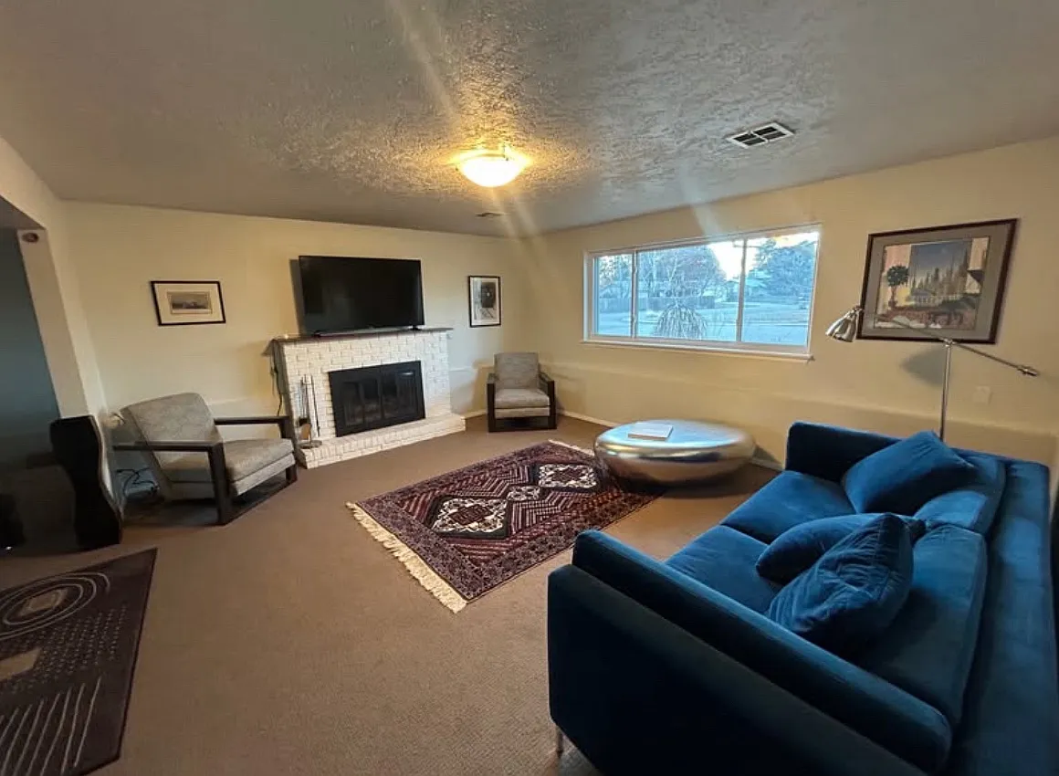4 bed, 2028 sqft, $895 — Photo 3