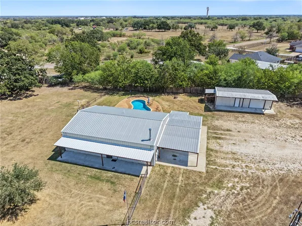 6951 Hollow Heights Dr, Bryan, TX 77808