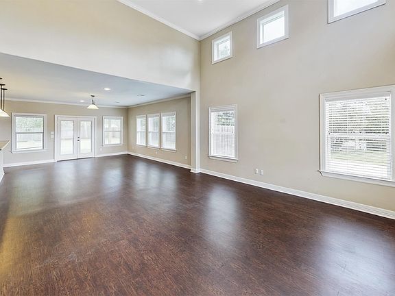 5th image of 303 Francis Dr