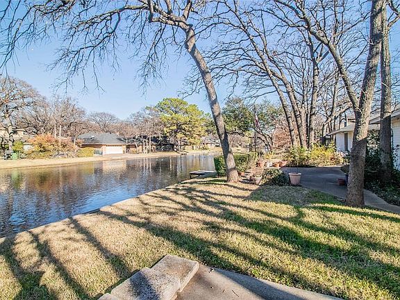 4th image of 2419 Lakeside Dr