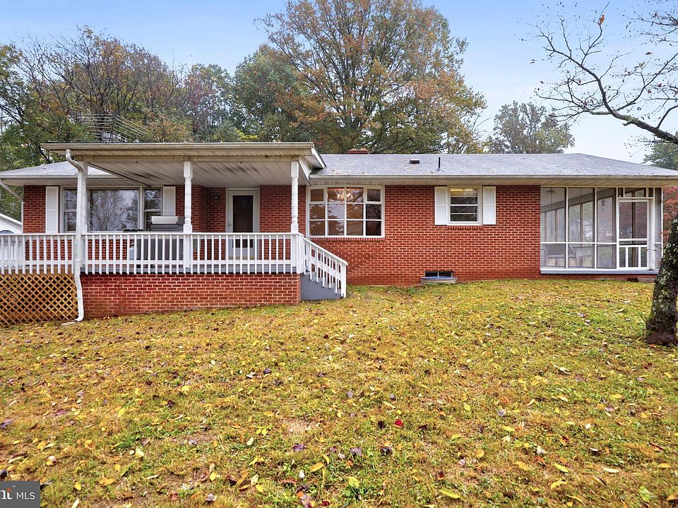 1st image of 7 Brady Ln