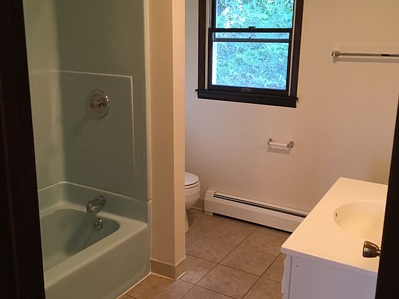3rd image of 811 Oak Hill Ave #B