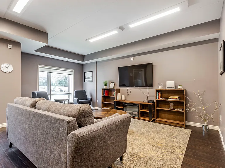 456 Lorne Ave W — Photo 15