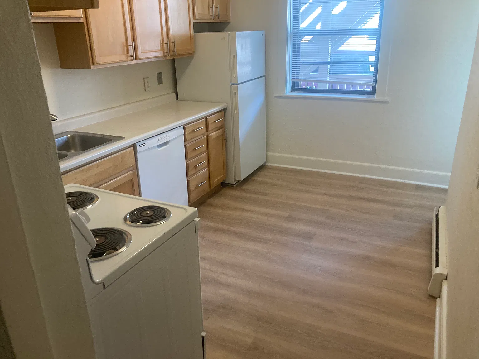 2 bed, 800 sqft, $1,300 — Photo 2