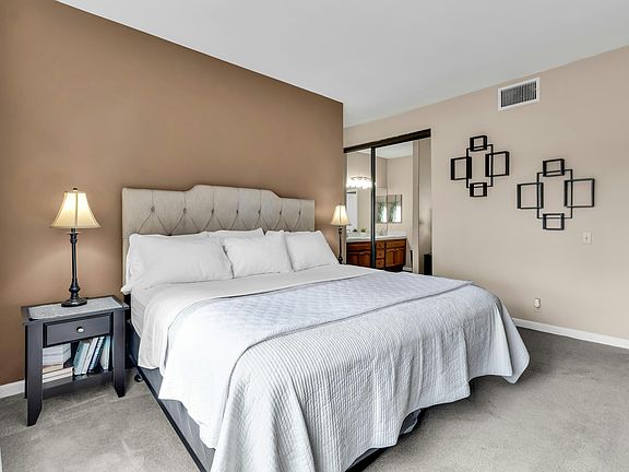 5th image of 12132 Royal Birkdale Row Unit 404E